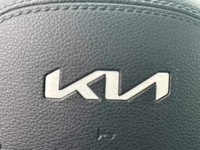Certified 2025 Kia Telluride EX w/ EX Captain's Chair Package FWD image 27