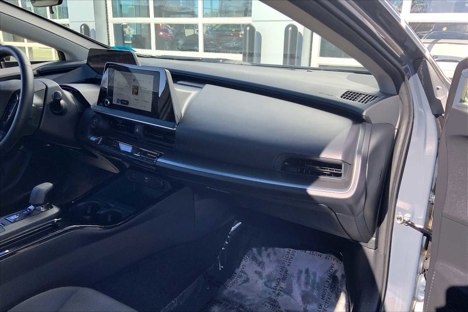 Used 2023 Toyota Prius LE AWD/4WD image 18