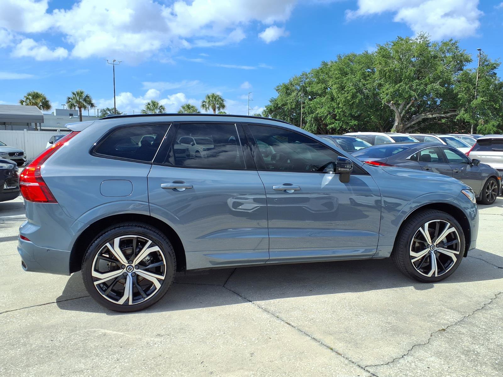 Certified 2023 Volvo XC60 B5 Ultimate w/ Climate Package image 8