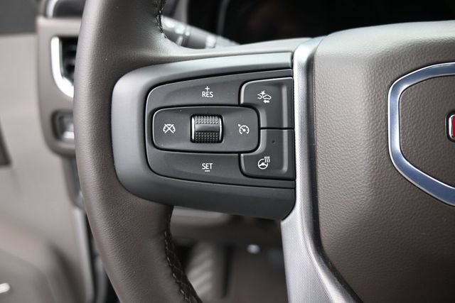 Used 2024 GMC Yukon XL SLT w/ SLT Luxury Package AWD/4WD image 32