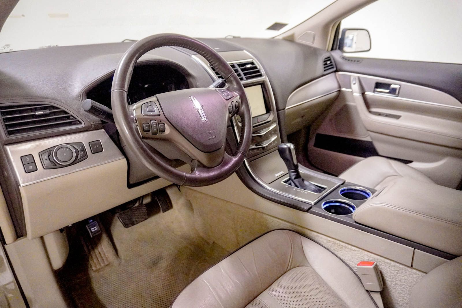 Used 2015 Lincoln MKX FWD w/ Equipment Group 101A image 20