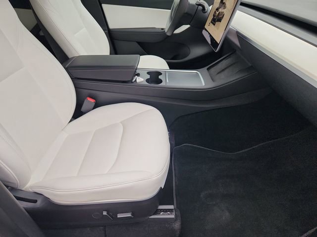 Used 2022 Tesla Model Y Long Range image 27