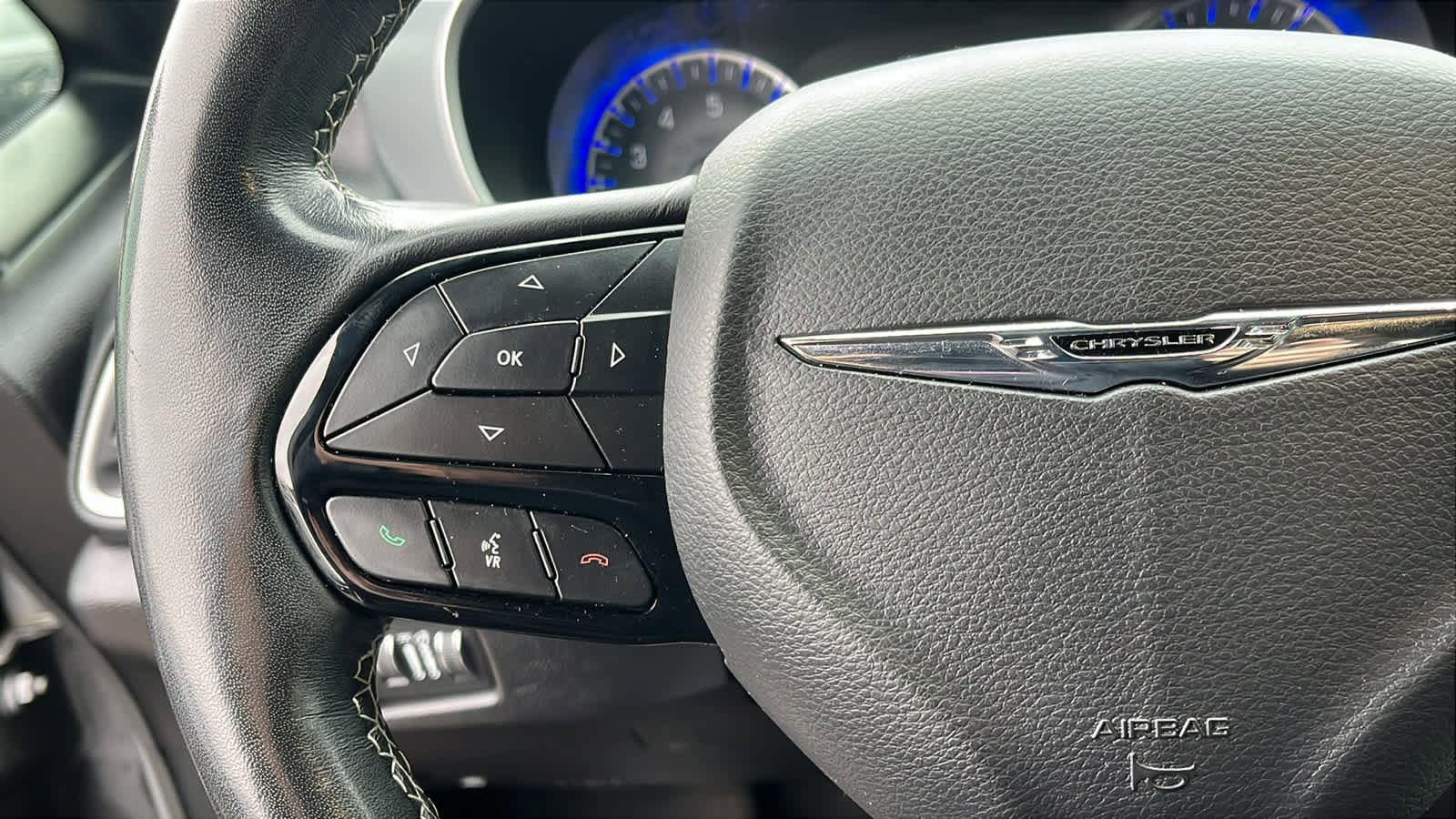 Used 2020 Chrysler Pacifica Touring-L w/ S Appearance Package image 12