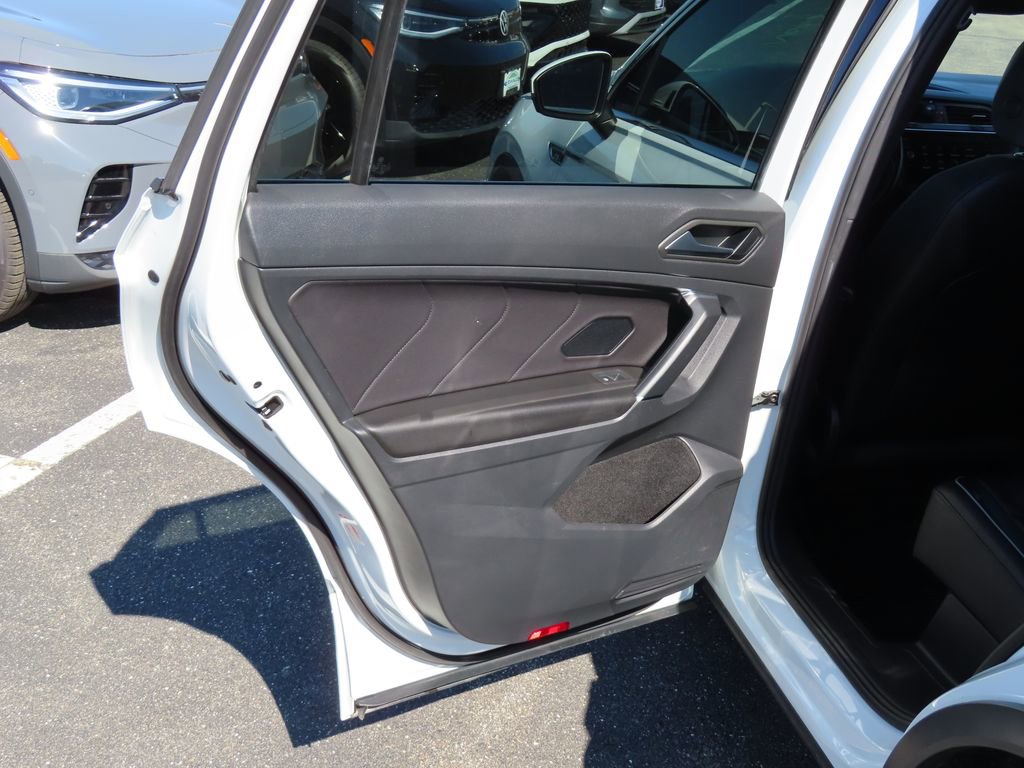 Used 2020 Volkswagen Tiguan SEL Premium R-Line w/ 3rd Row Seat Package image 29