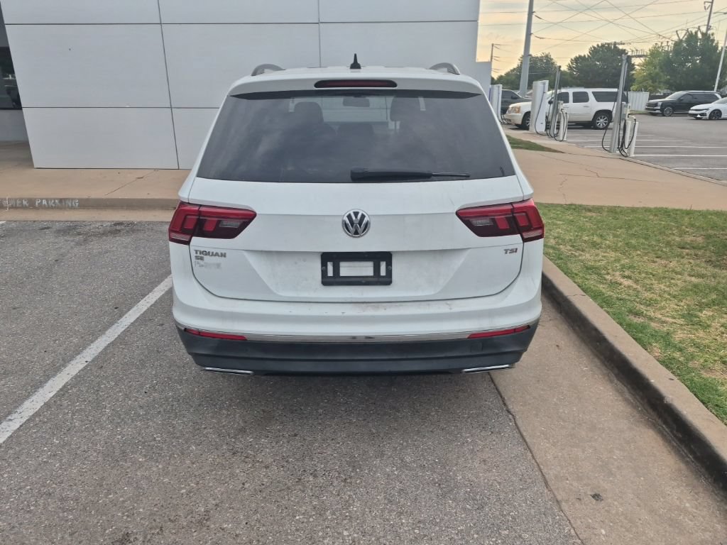 Used 2018 Volkswagen Tiguan SE w/ Panoramic Sunroof Package FWD image 12