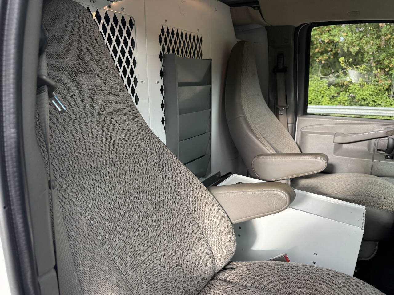 Used 2016 GMC Savana 3500 RWD image 11