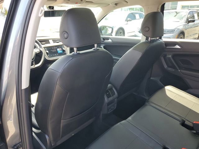 Certified 2020 Volkswagen Tiguan SE w/ Panoramic Sunroof Package FWD image 9