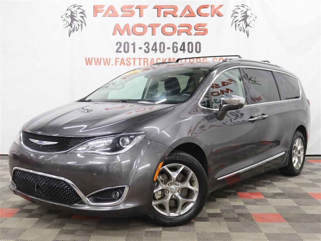 Used 2018 Chrysler Pacifica Limited w/ Advanced Safetytec Group
