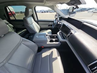 Used 2025 Ford Expedition Active AWD/4WD image 14