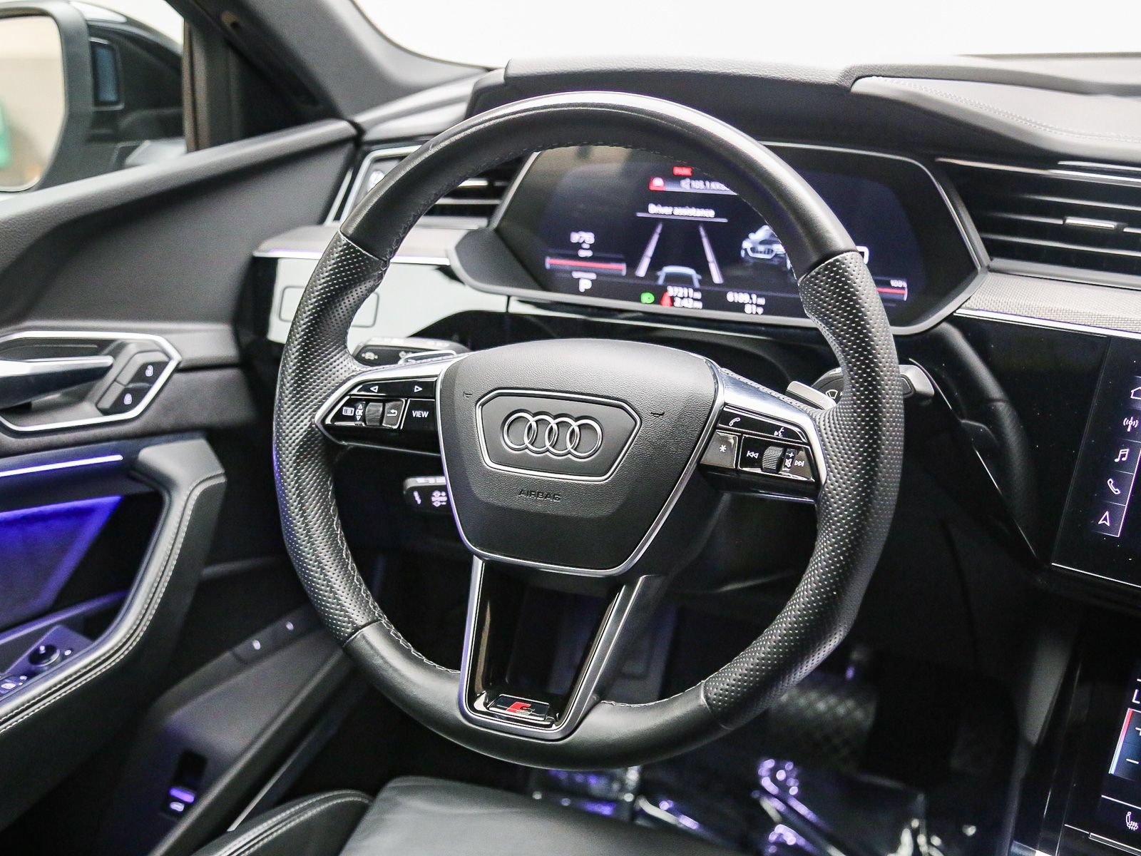 Used 2022 Audi e-tron S Premium Plus AWD/4WD image 17