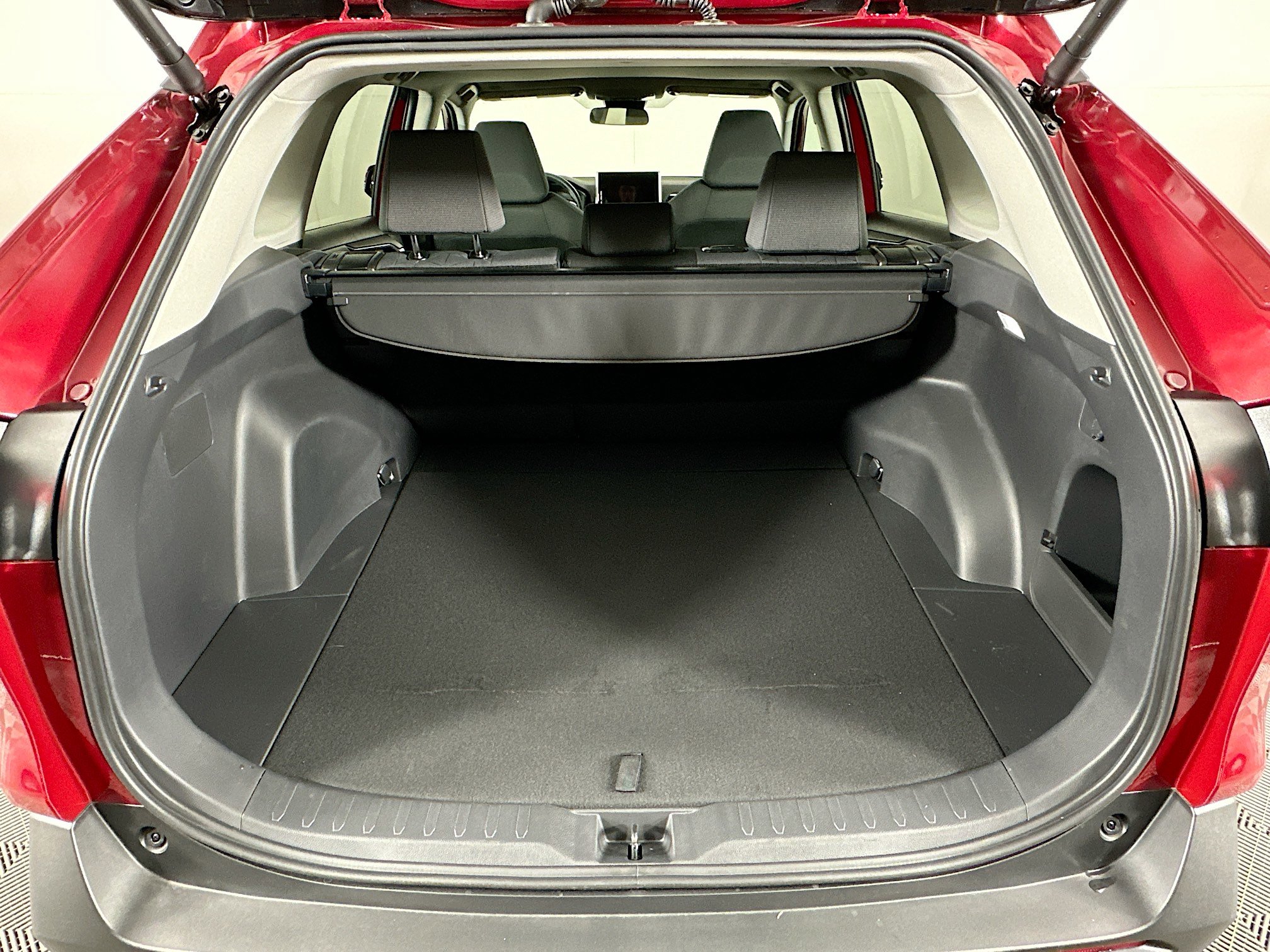 Used 2025 Toyota RAV4 XLE w/ Convenience Package FWD image 28