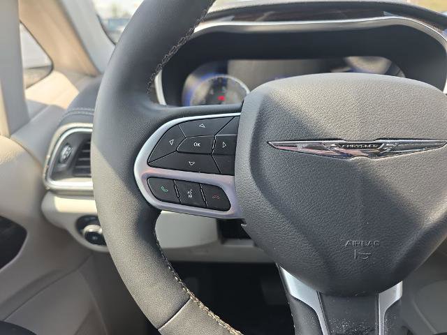 Used 2024 Chrysler Pacifica Limited FWD image 27