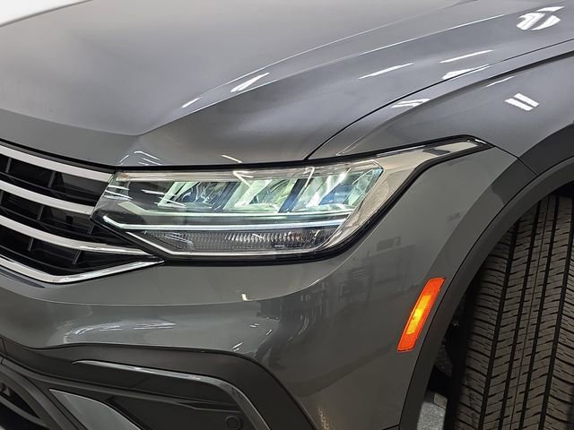 Used 2024 Volkswagen Tiguan SE w/ Panoramic Sunroof Package image 31