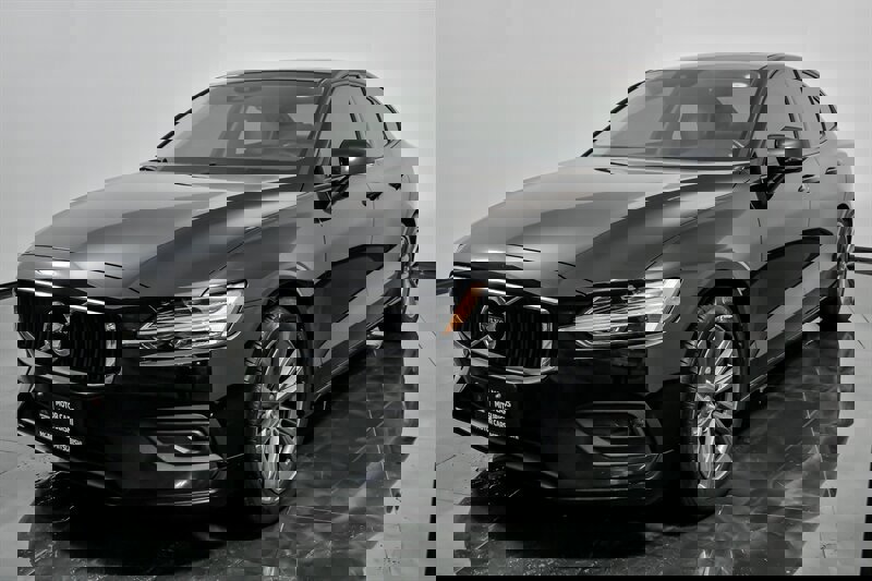 Used 2021 Volvo S60 T6 Momentum w/ Premium Package image 5