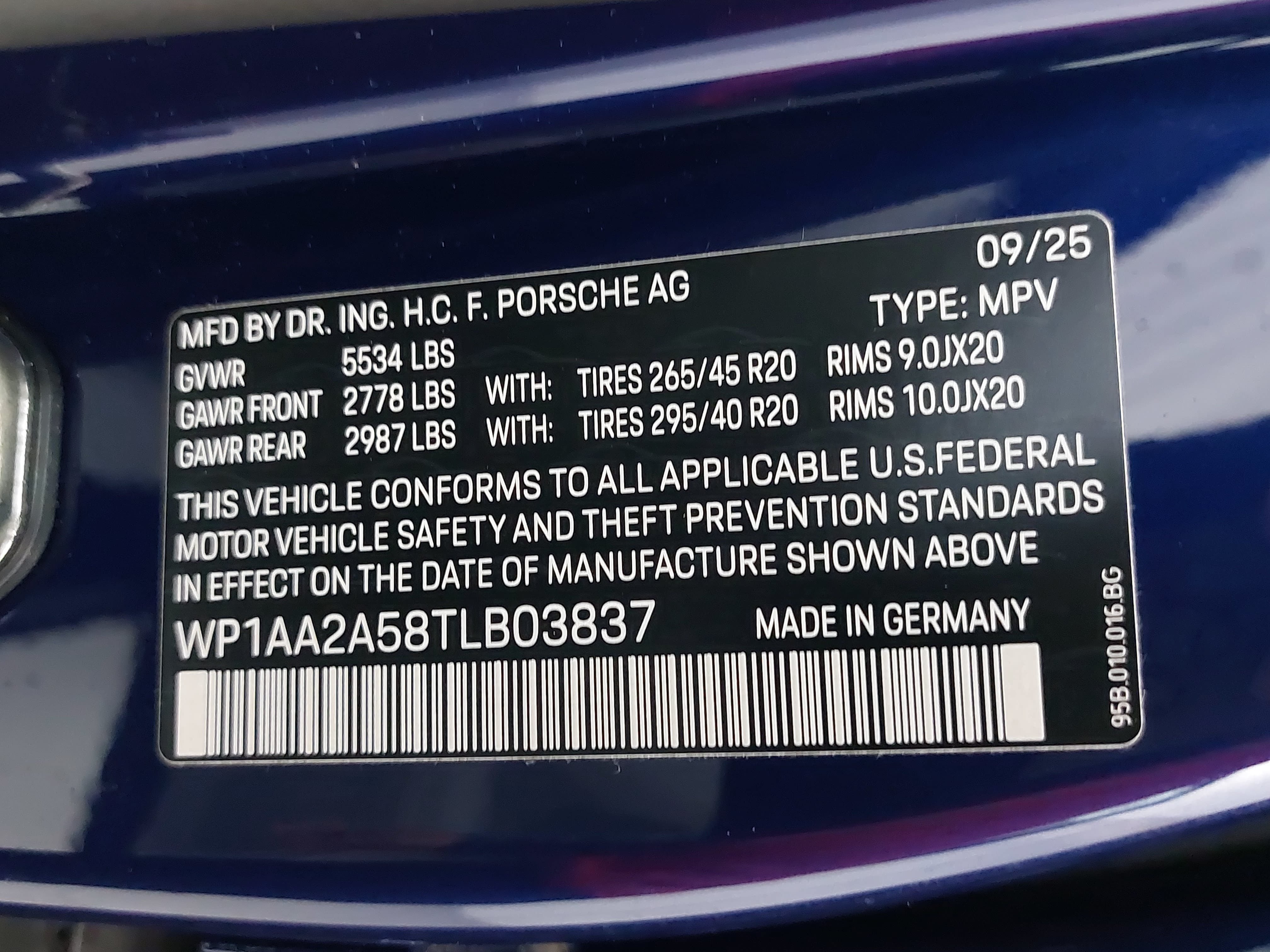 Certified 2026 Porsche Macan AWD/4WD image 38