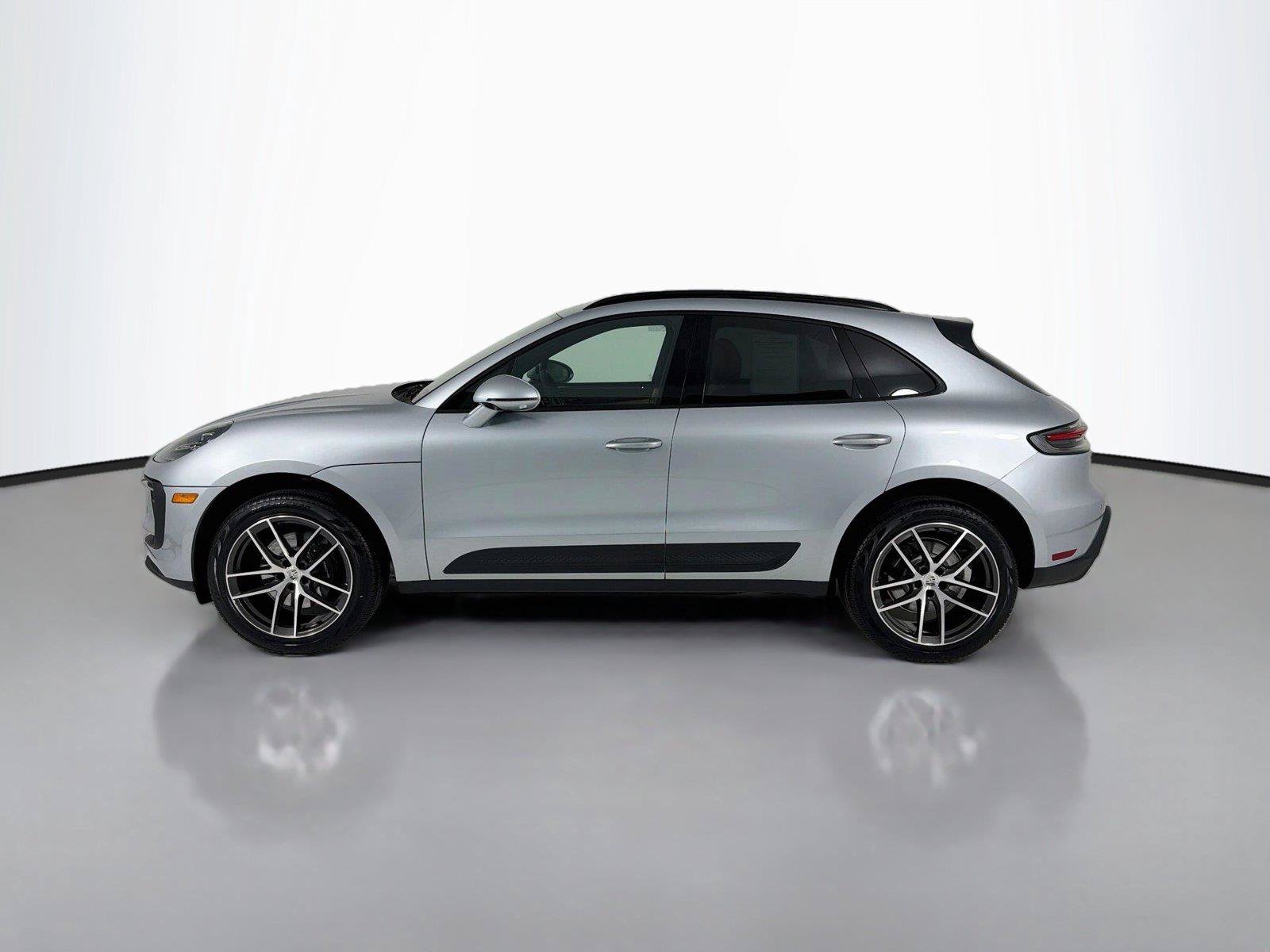 Certified 2026 Porsche Macan Turbo AWD/4WD image 2