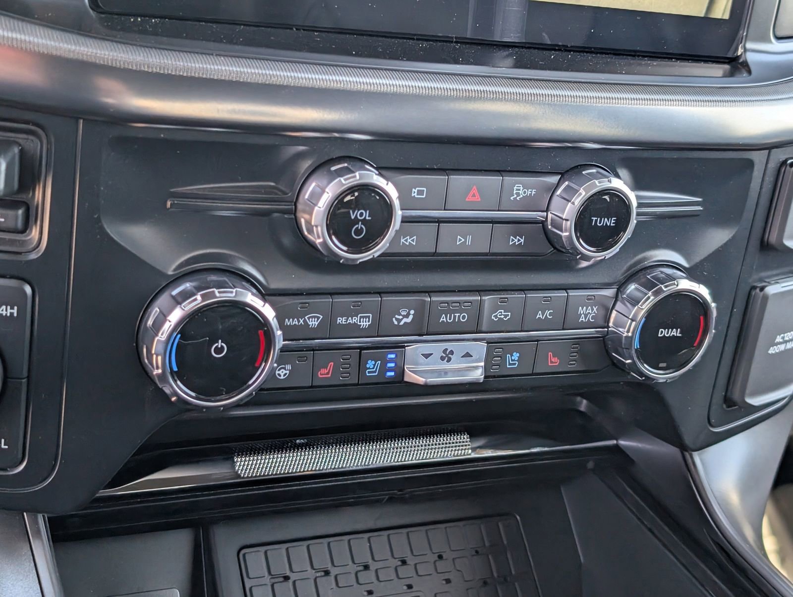 Used 2025 Ford F150 Lariat w/ Equipment Group 502A High image 17