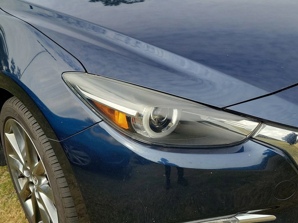 Used 2018 MAZDA MAZDA3 Grand Touring image 4