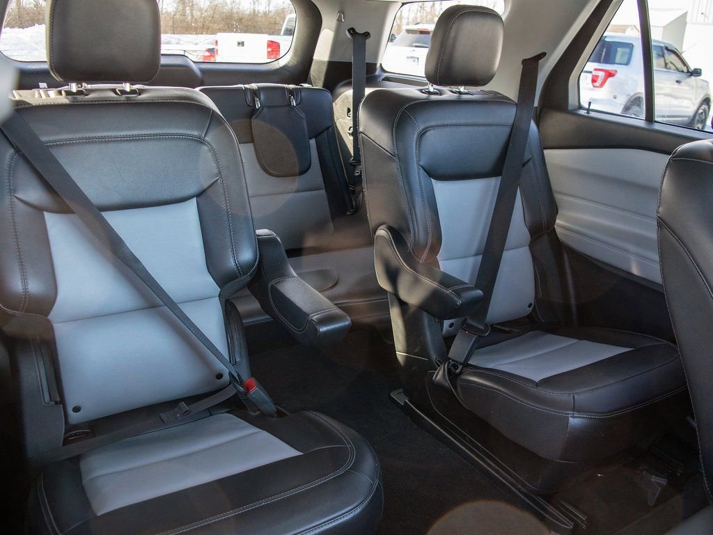 Used 2022 Ford Explorer XLT image 36