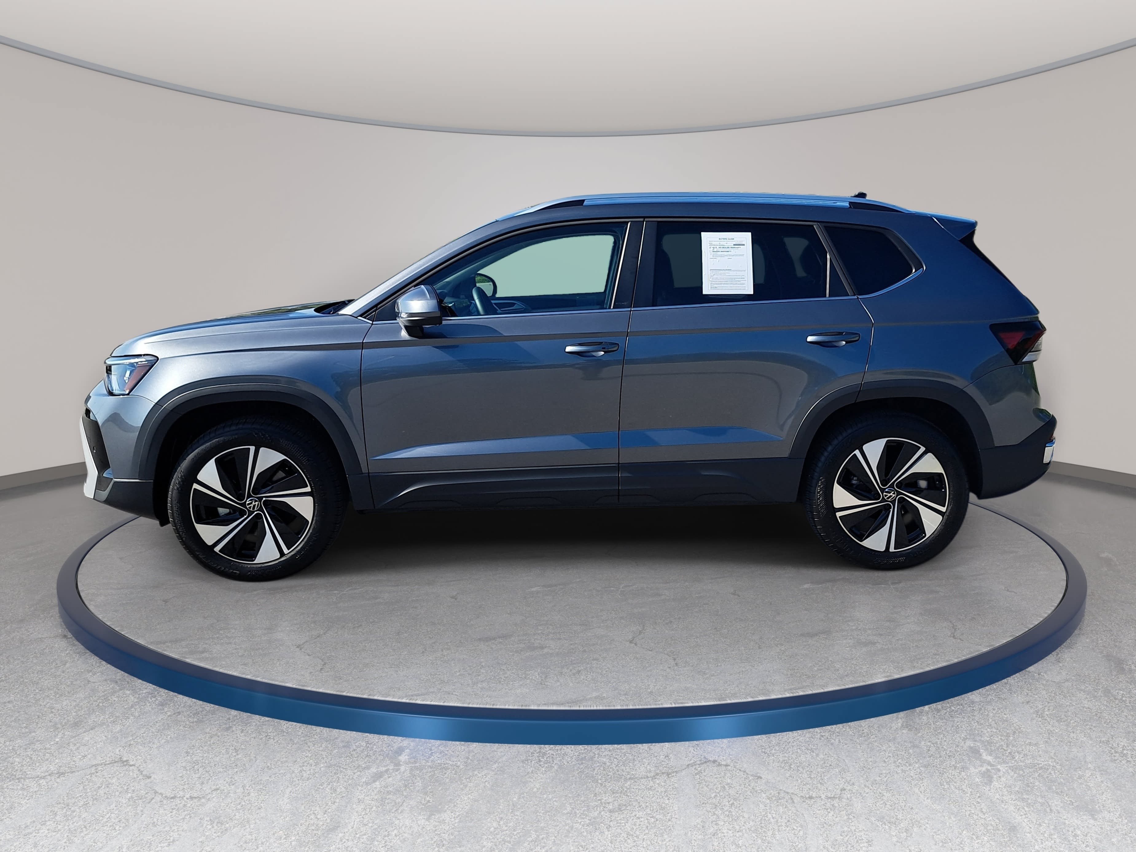 Used 2025 Volkswagen Taos SE AWD/4WD image 8