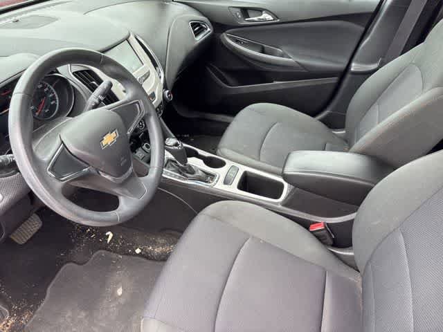 Used 2017 Chevrolet Cruze LS FWD image 9