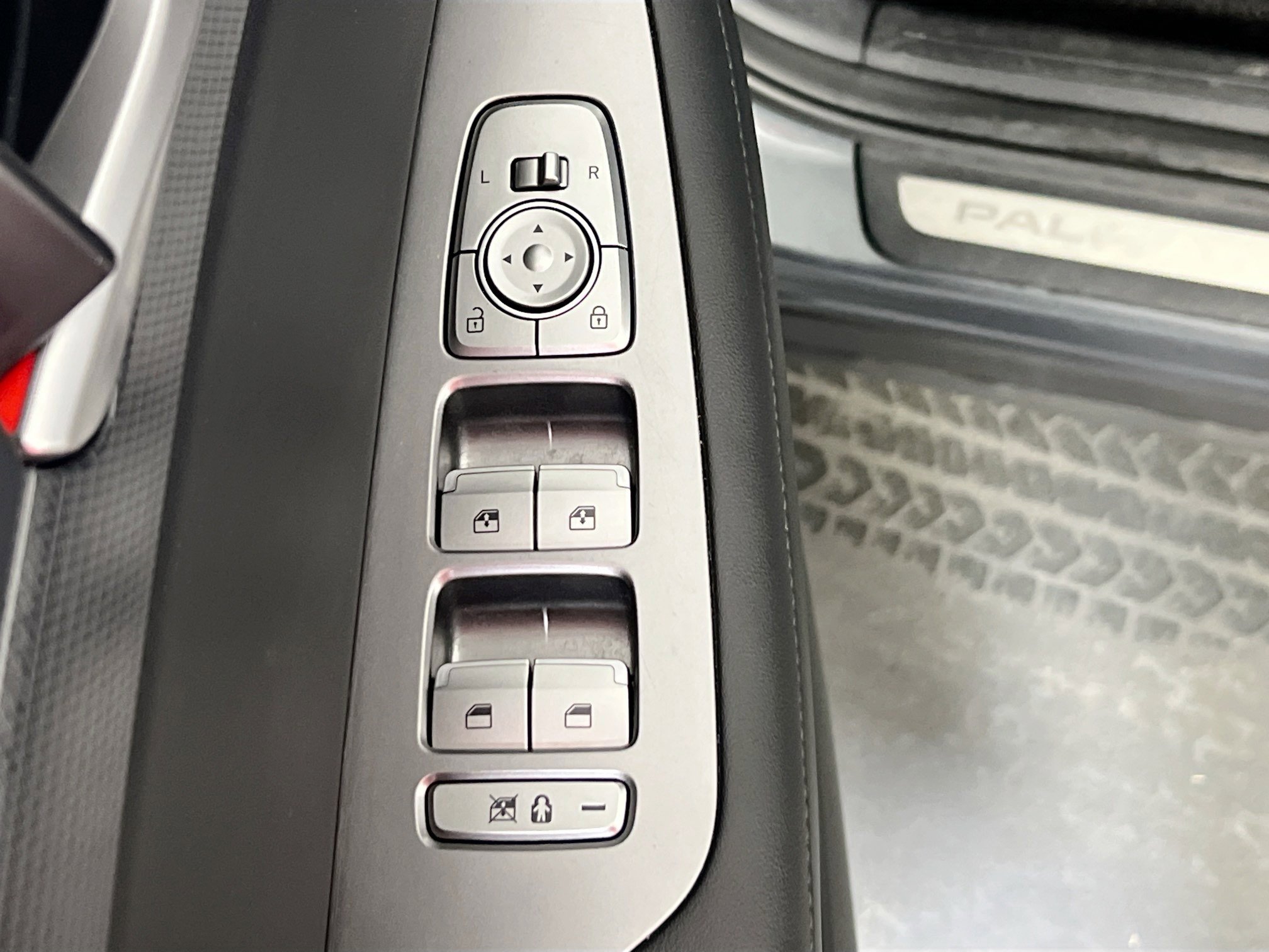 Used 2023 Hyundai Palisade Limited AWD/4WD image 18