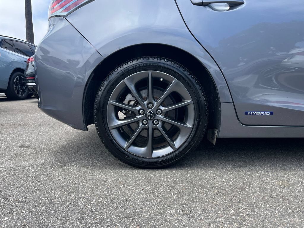 Used 2013 Lexus CT 200h w/ F Sport Pkg w/Nuluxe Trim FWD image 5