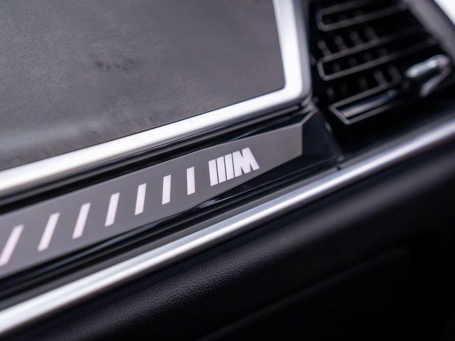 Certified 2025 BMW X7 M60i w/ Executive Package image 33