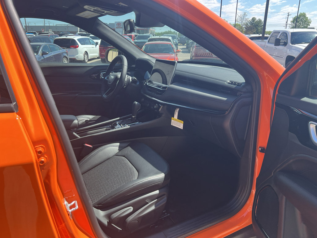 New 2026 Jeep Compass Latitude AWD/4WD image 9