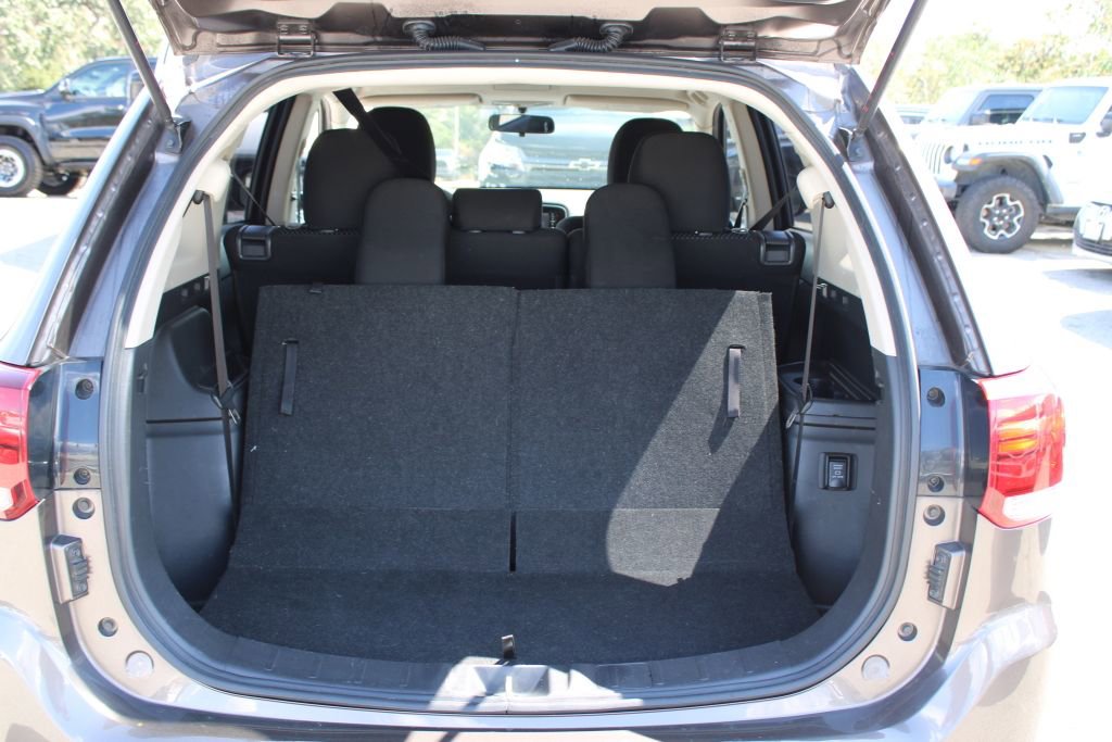 Used 2019 Mitsubishi Outlander ES FWD image 9