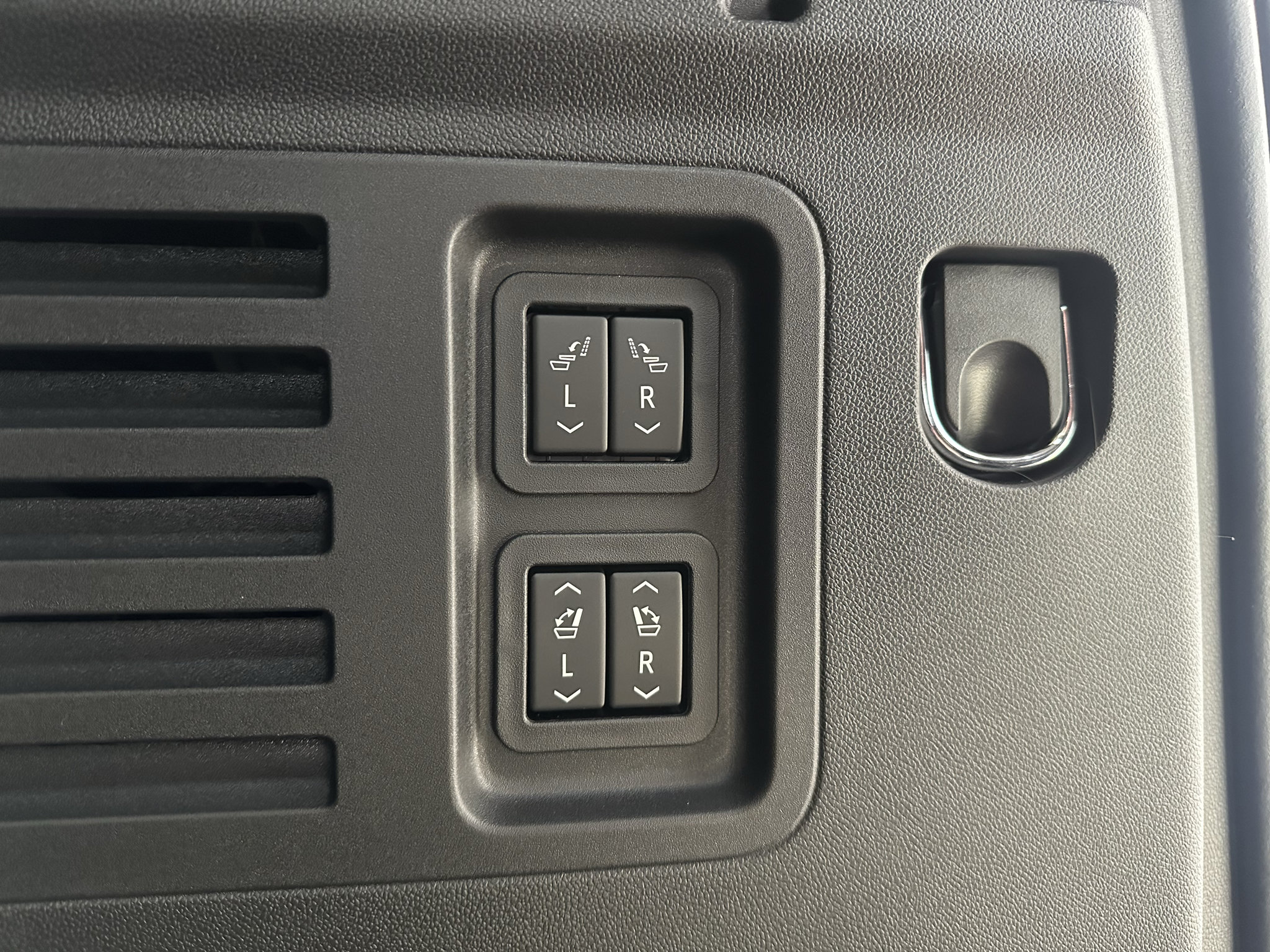 New 2027 GMC Acadia Denali Ultimate w/ LPO, Floor Liner Package AWD/4WD image 13