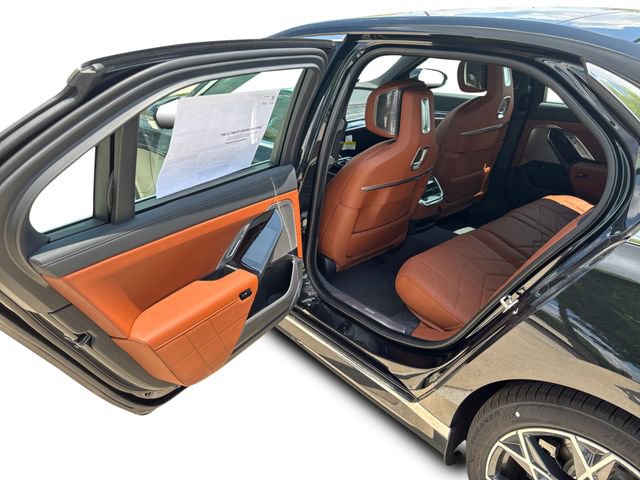 Used 2025 BMW i7 xDrive60 w/ Premium Package image 23