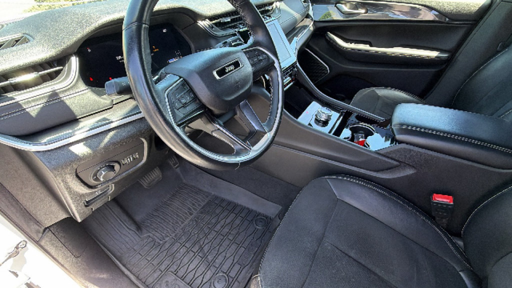 Used 2021 Jeep Grand Cherokee L Laredo AWD/4WD image 10