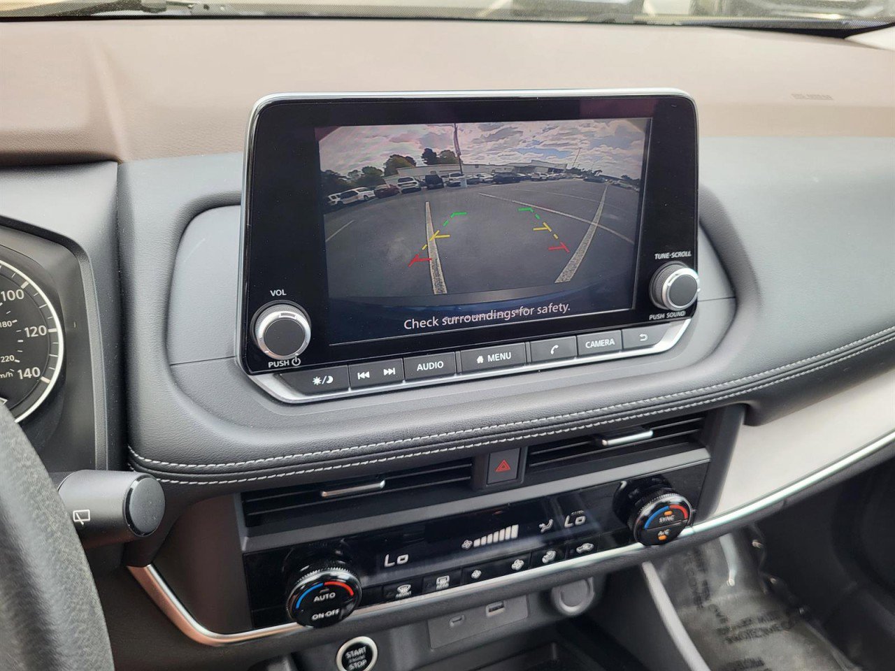 Used 2023 Nissan Rogue SV image 17