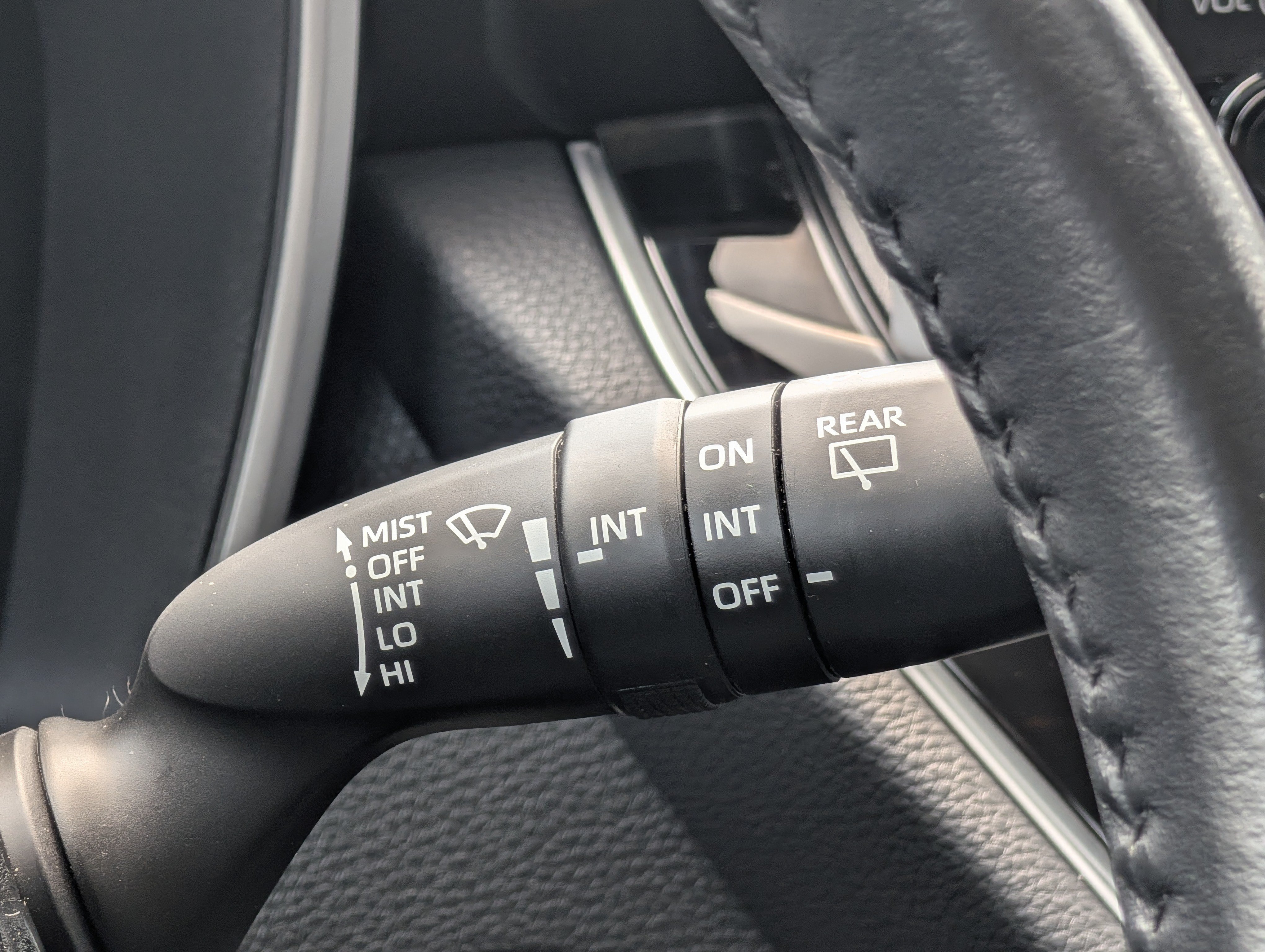 Used 2023 Toyota Corolla Cross XLE w/ Convenience Package AWD/4WD image 25