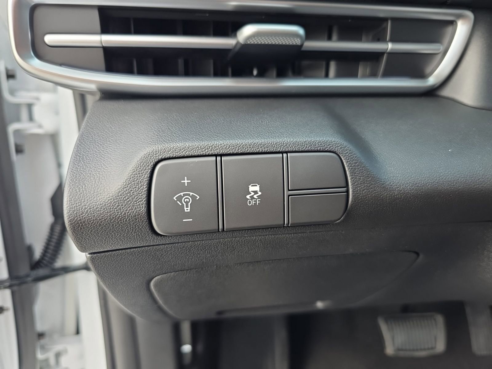 New 2025 Hyundai Elantra Limited image 12