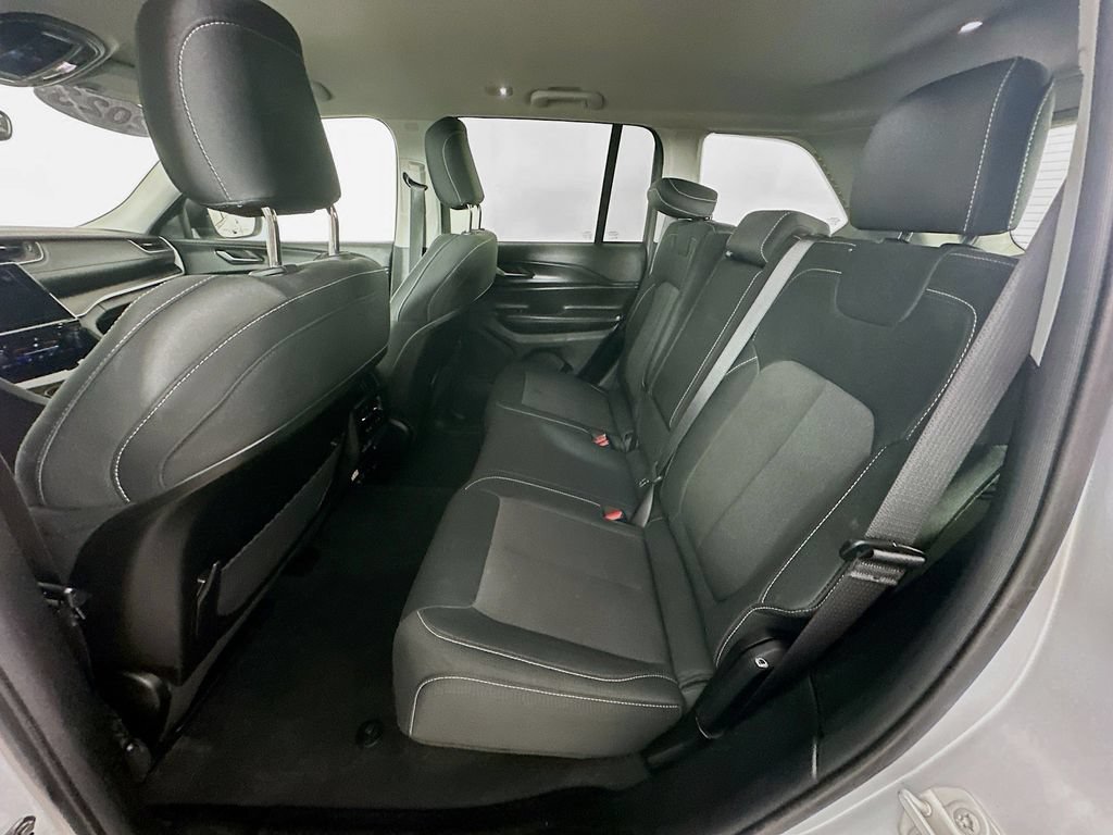 Certified 2023 Jeep Grand Cherokee Laredo w/ Luxury Tech Group I AWD/4WD image 35