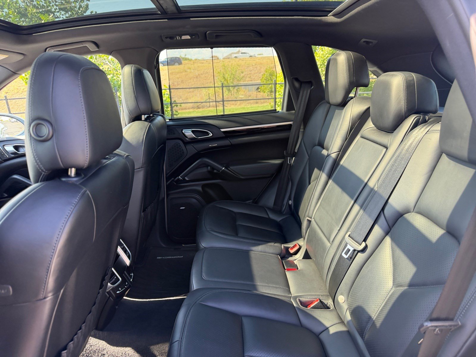 Used 2016 Porsche Cayenne AWD/4WD image 17
