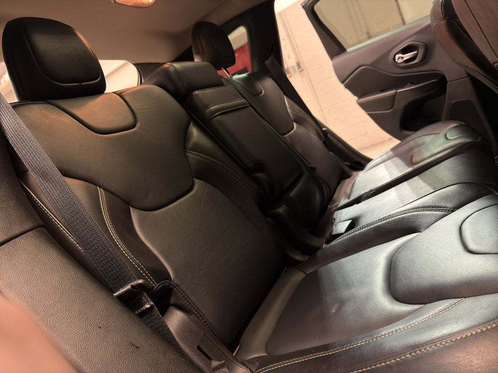 Used 2015 Jeep Cherokee Limited image 27