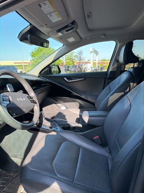 Used 2023 Kia Niro SX Touring image 8