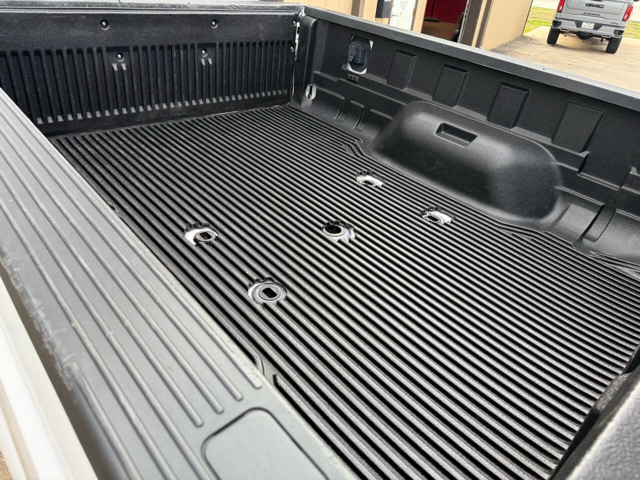 Used 2015 Ford F350 Lariat w/ Lariat Interior Package image 35