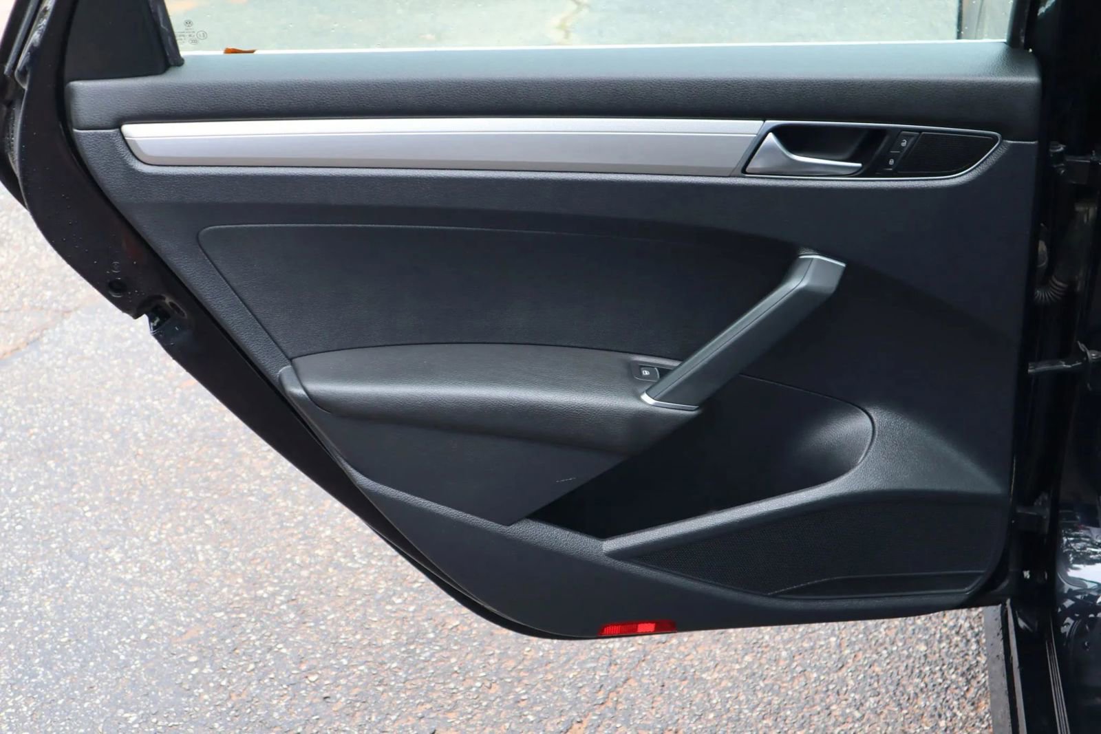 Used 2017 Volkswagen Passat 1.8T S image 10