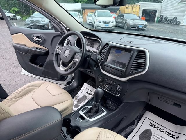 Used 2016 Jeep Cherokee Limited w/ Luxury Group AWD/4WD image 27