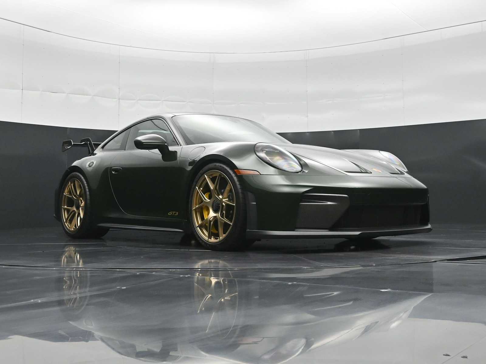 Certified 2026 Porsche 911 GT3 w/ Weissach Package RWD image 39