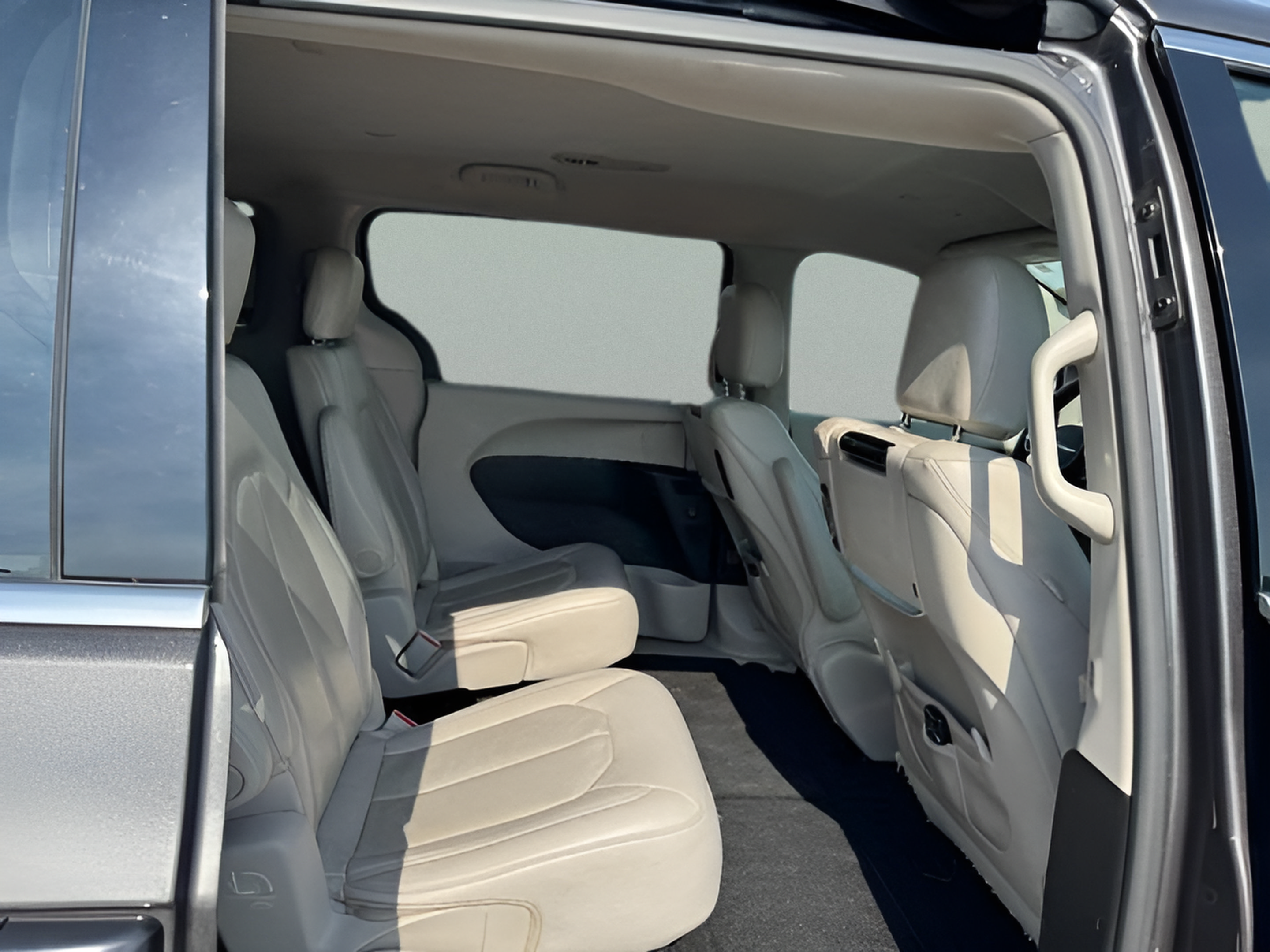 Used 2018 Chrysler Pacifica Touring-L Plus FWD image 11