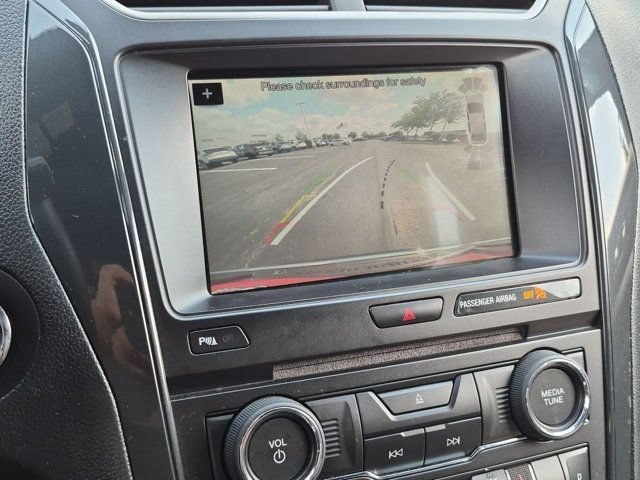 Used 2018 Ford Explorer XLT w/ Equipment Group 202A AWD/4WD image 13