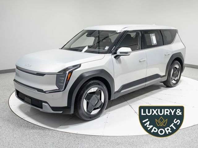 Used 2024 Kia EV9 Light RWD image 1