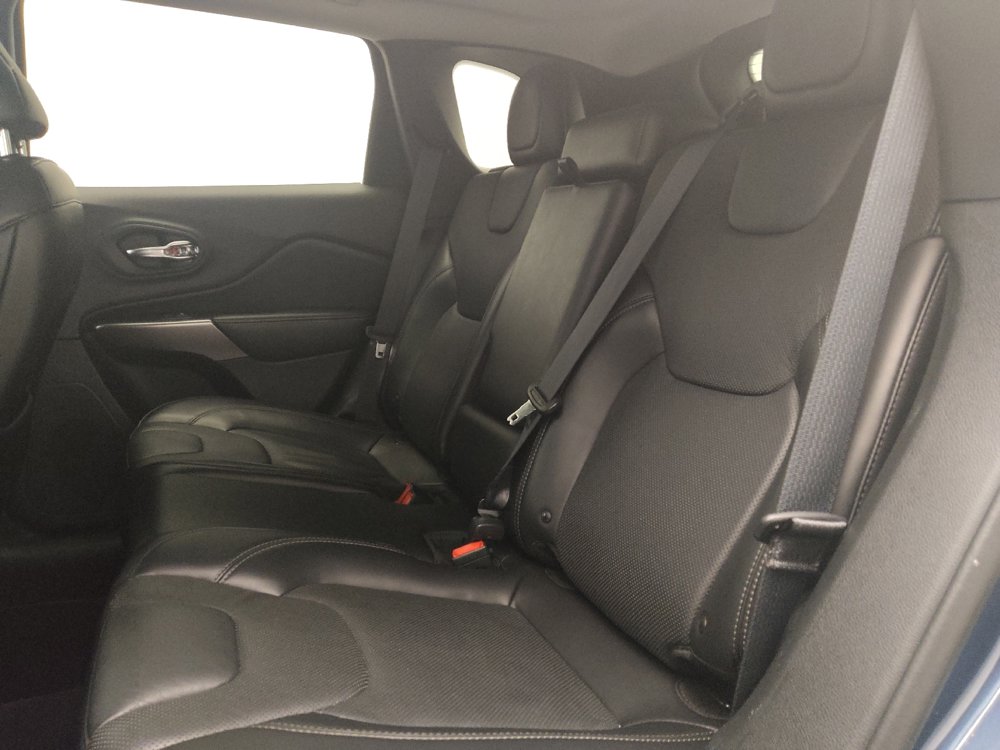 Used 2019 Jeep Cherokee Limited image 18