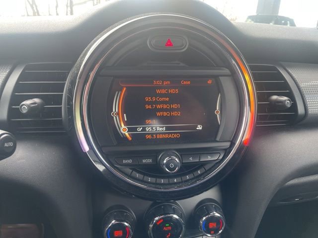 Used 2017 MINI Cooper Base image 17