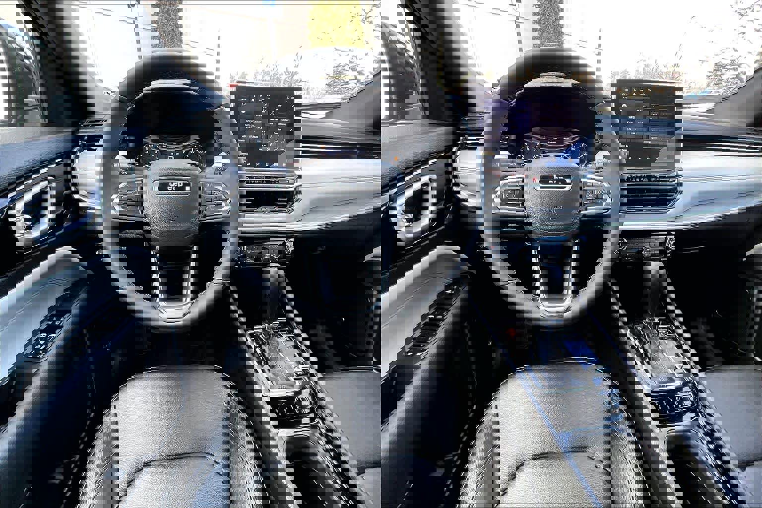 Used 2025 Jeep Compass Limited w/ Sun & Sound Group image 6